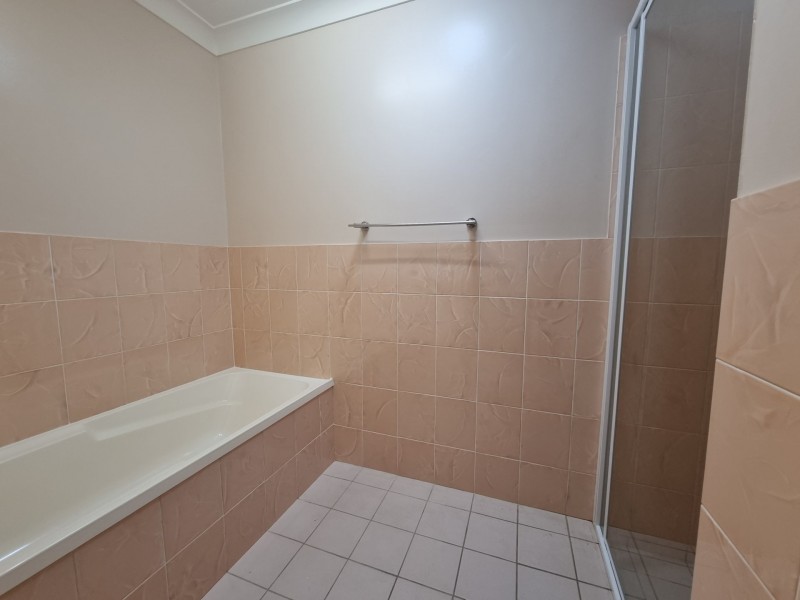 1/4 Sunrise Close, Old Bar NSW 2430
