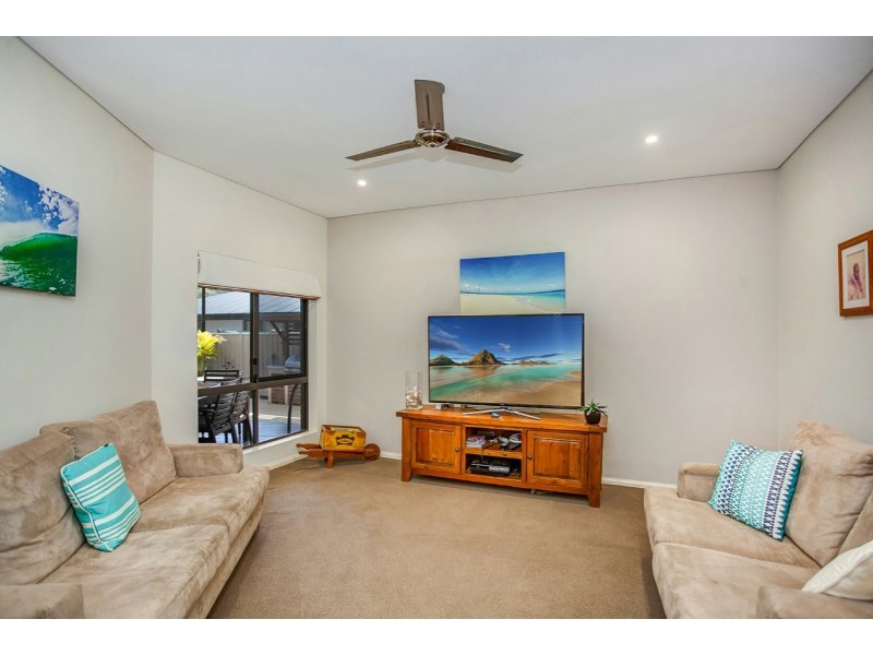 38 Bluehaven Drive, Old Bar NSW 2430