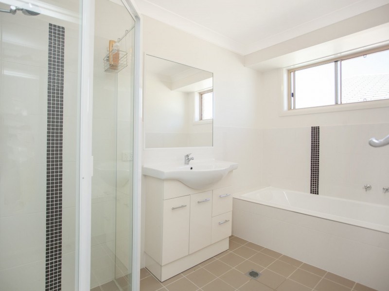 4 Marlin Court, Old Bar NSW 2430