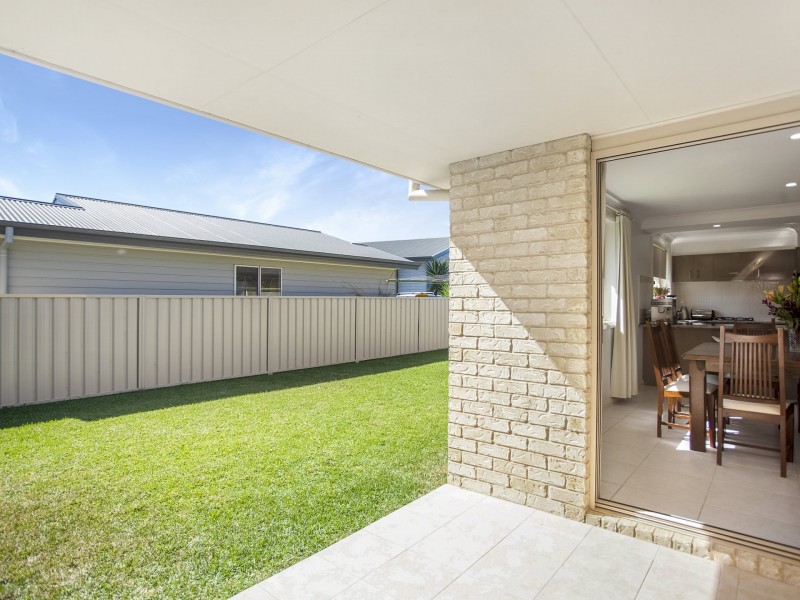 4 Marlin Court, Old Bar NSW 2430