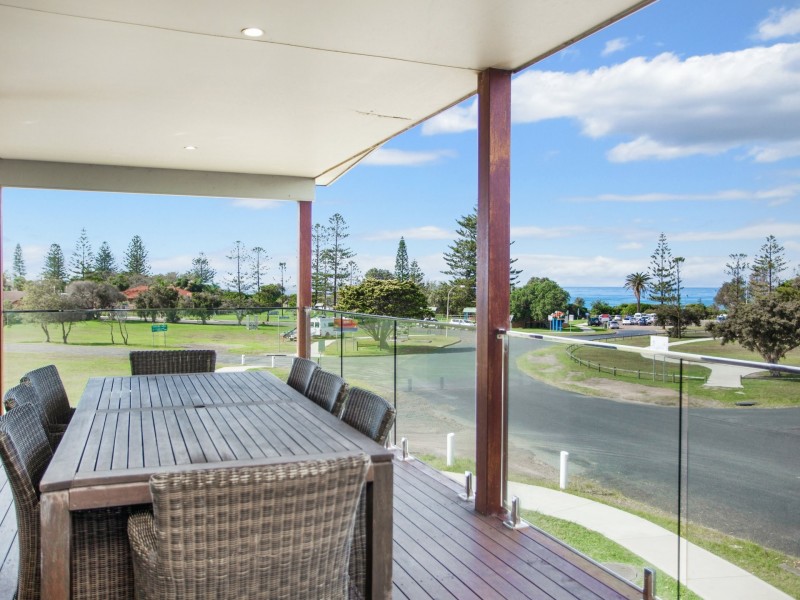 1 Old Bar Road, Old Bar NSW 2430