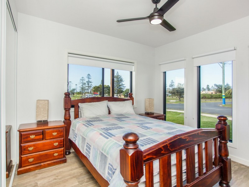 1 Old Bar Road, Old Bar NSW 2430