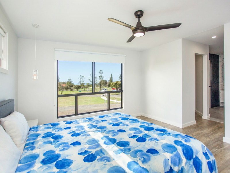 1 Old Bar Road, Old Bar NSW 2430