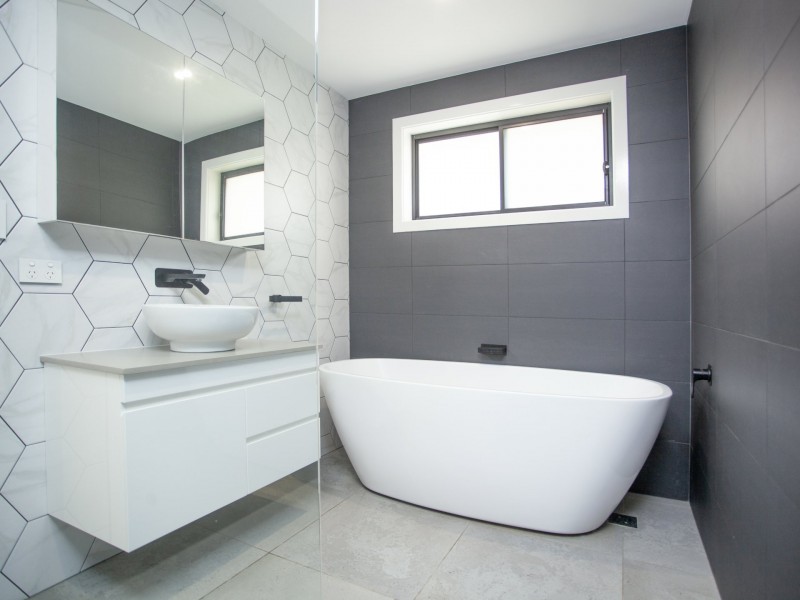 1 Old Bar Road, Old Bar NSW 2430