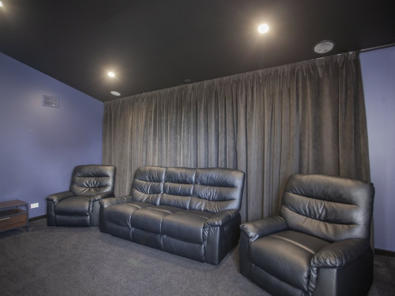 1 Old Bar Road, Old Bar NSW 2430