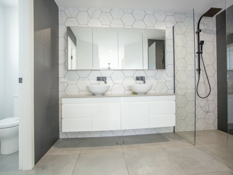 1 Old Bar Road, Old Bar NSW 2430