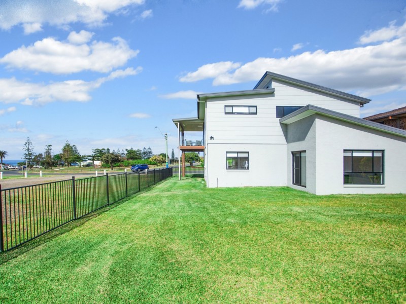 1 Old Bar Road, Old Bar NSW 2430