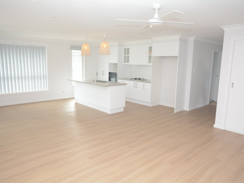 16 Bunyan Ave, Old Bar NSW 2430