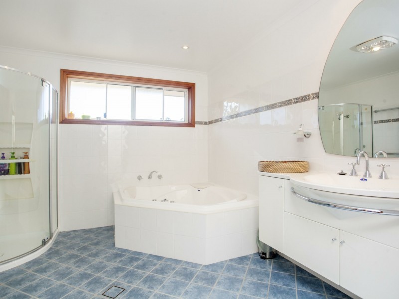 44 Gracelands Place, Pampoolah NSW 2430