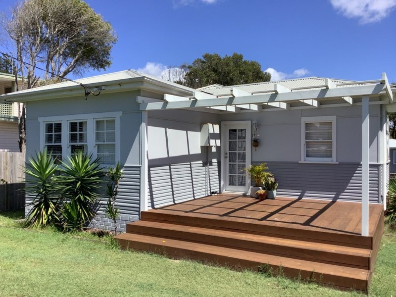 27 Hall St, Old Bar NSW 2430