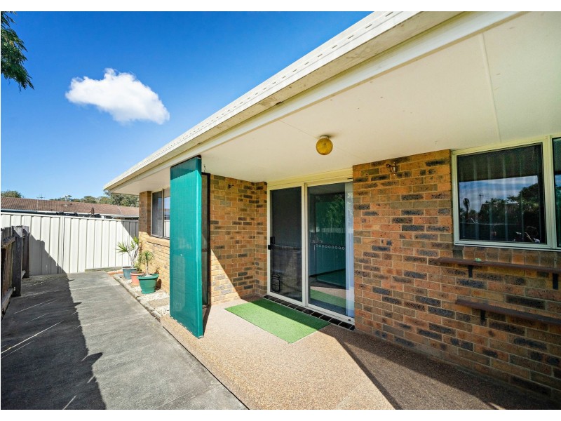 2/1 Casuarina Close, Old Bar NSW 2430