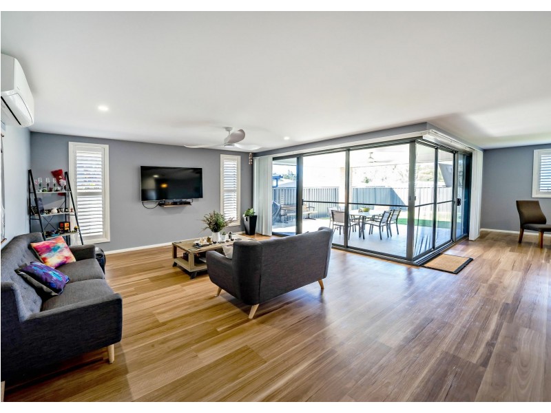 17 Mariner Ave, Old Bar NSW 2430