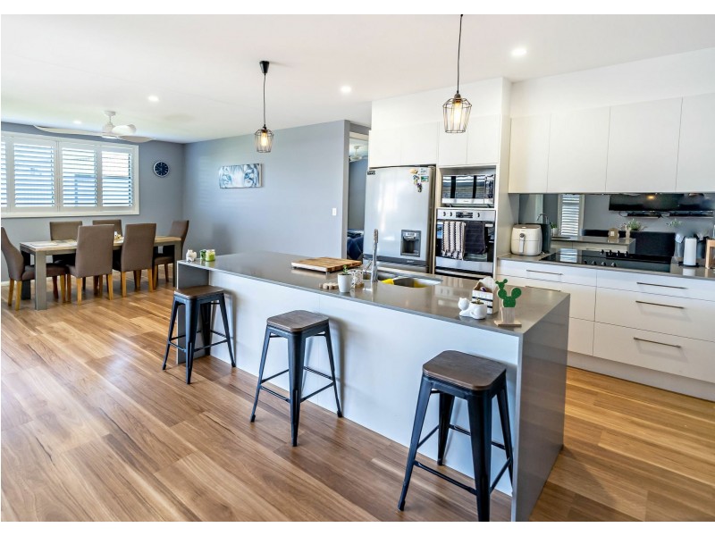 17 Mariner Ave, Old Bar NSW 2430