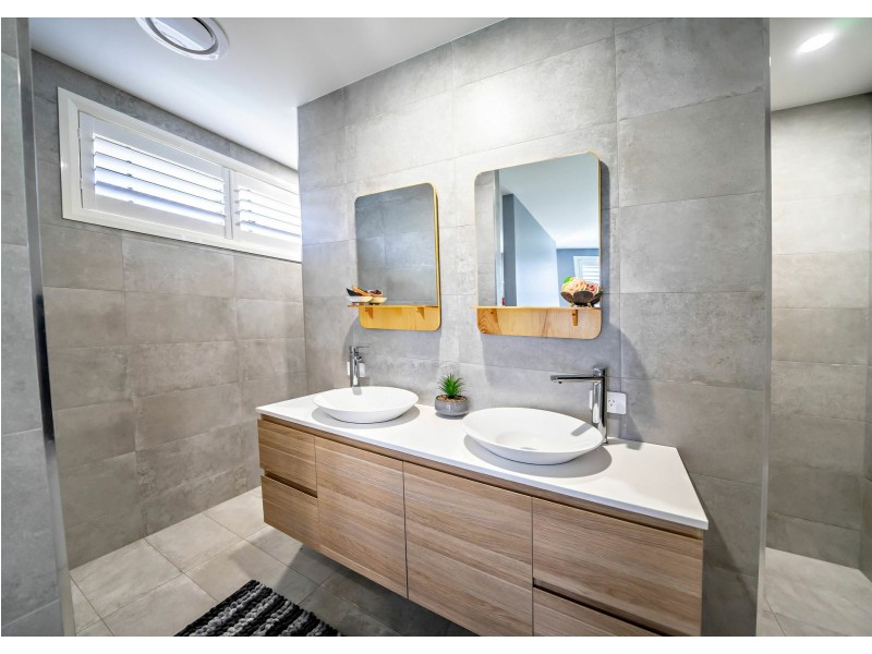 17 Mariner Ave, Old Bar NSW 2430