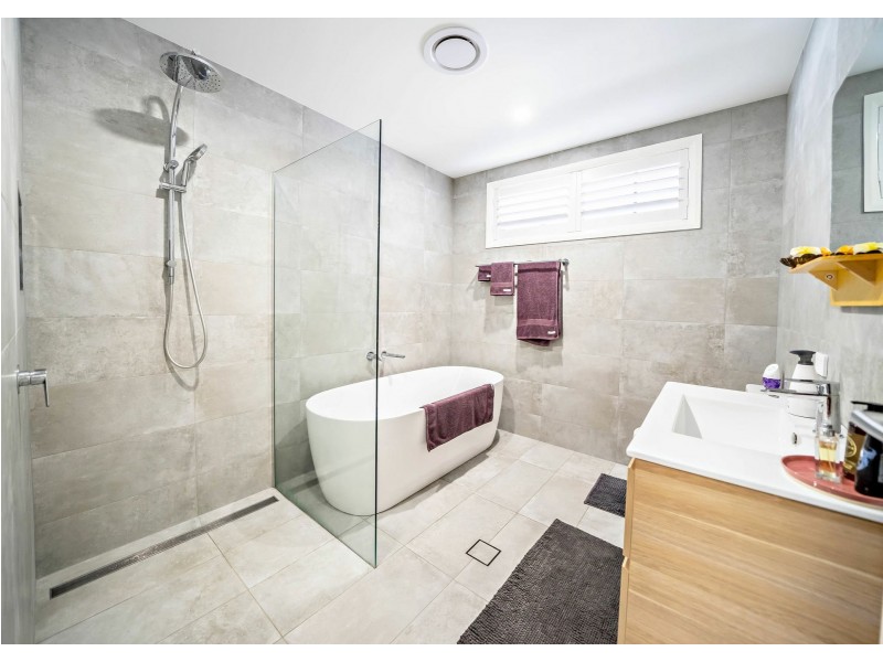 17 Mariner Ave, Old Bar NSW 2430