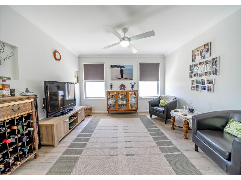 27 Mariner Avenue, Old Bar NSW 2430