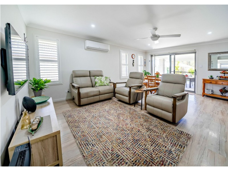 27 Mariner Avenue, Old Bar NSW 2430