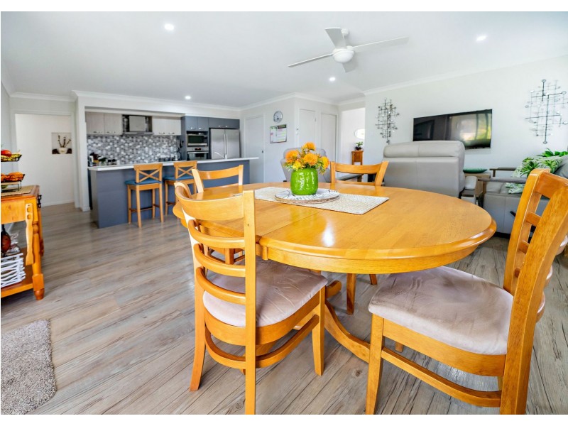 27 Mariner Avenue, Old Bar NSW 2430