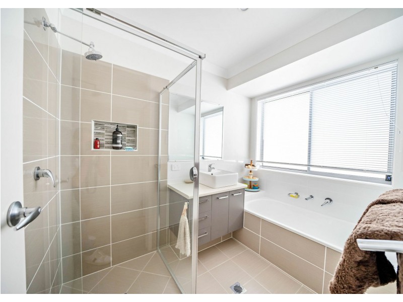 27 Mariner Avenue, Old Bar NSW 2430