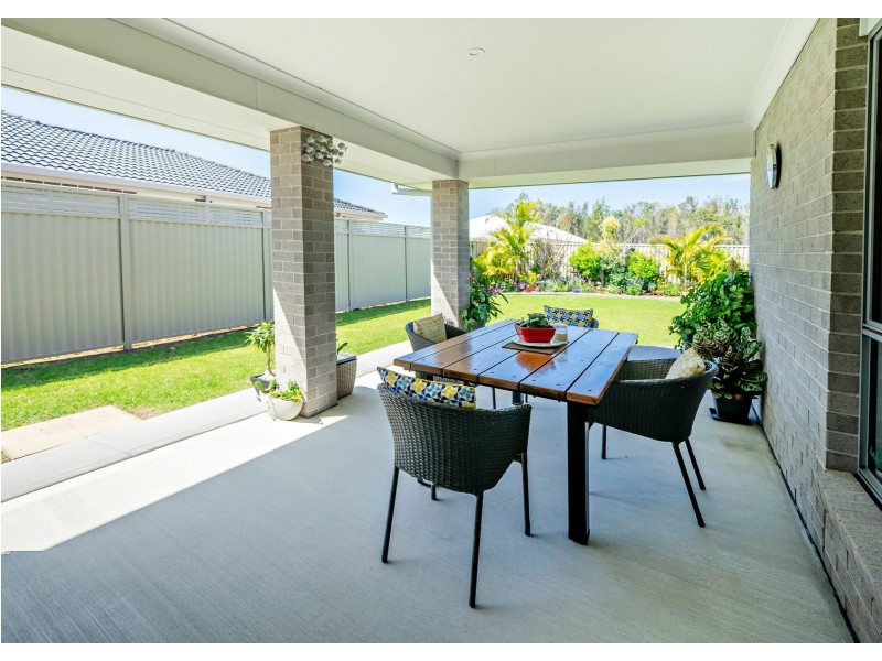 27 Mariner Avenue, Old Bar NSW 2430