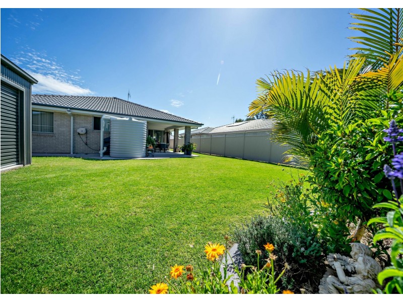 27 Mariner Avenue, Old Bar NSW 2430