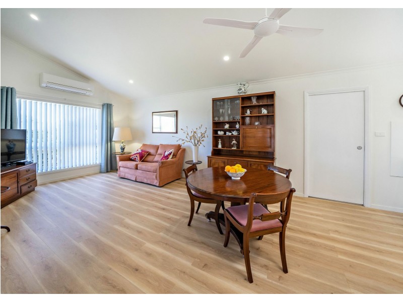 1B Kestrel Avenue, Old Bar NSW 2430