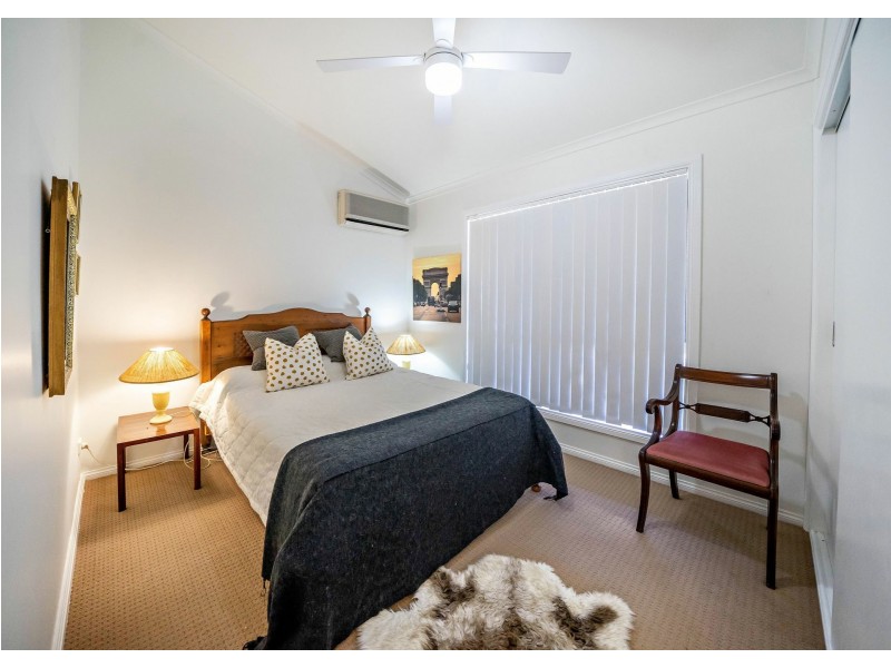 1B Kestrel Avenue, Old Bar NSW 2430