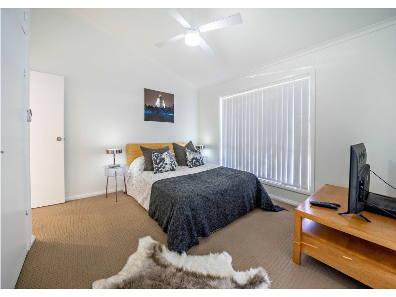 1B Kestrel Avenue, Old Bar NSW 2430