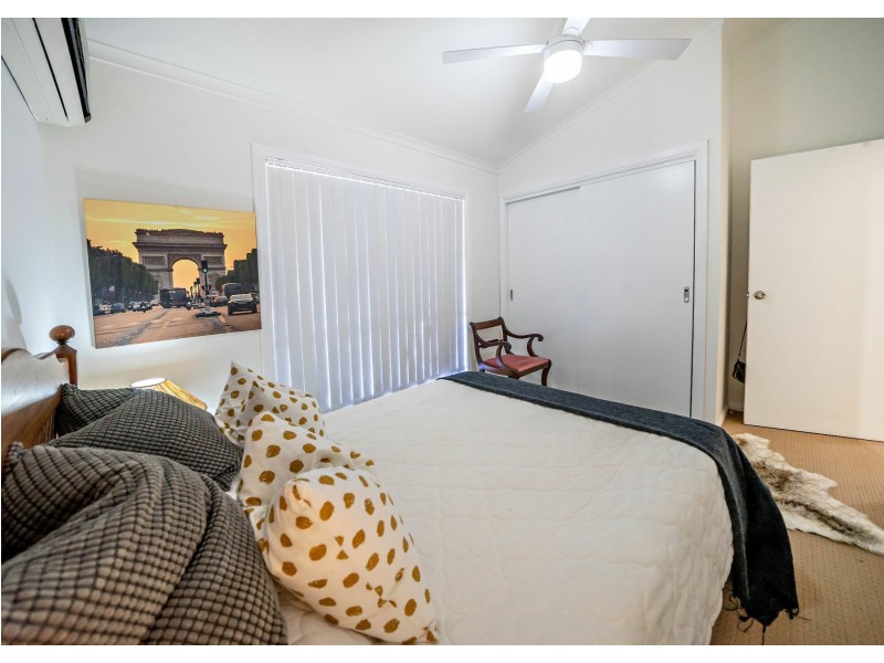 1B Kestrel Avenue, Old Bar NSW 2430