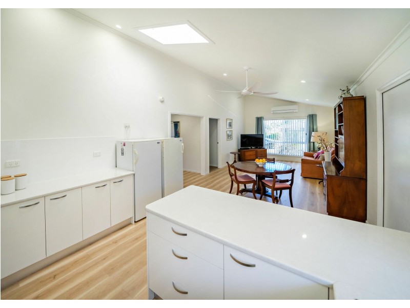 1B Kestrel Avenue, Old Bar NSW 2430