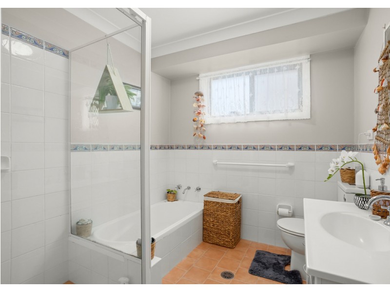 2/15 Lewis Street, Old Bar NSW 2430