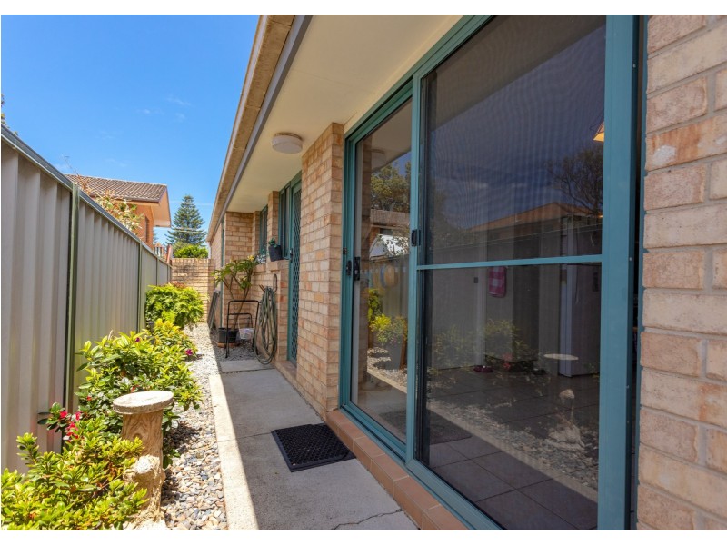 2/15 Lewis Street, Old Bar NSW 2430
