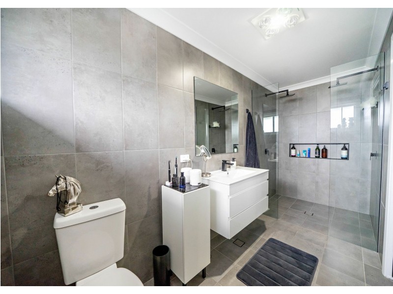 110 Albatross Way, Old Bar NSW 2430