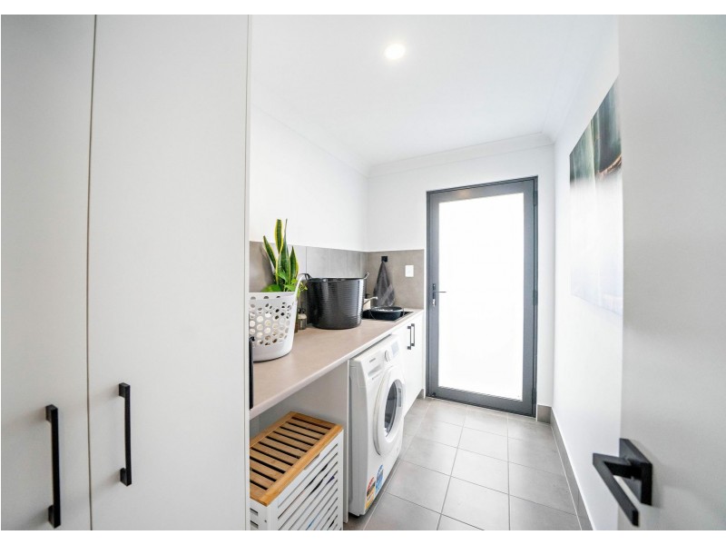 110 Albatross Way, Old Bar NSW 2430