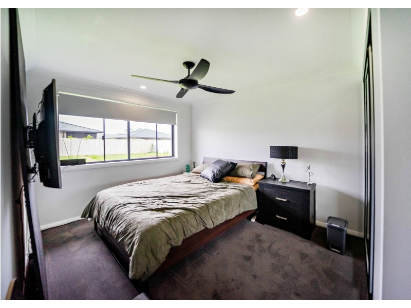 110 Albatross Way, Old Bar NSW 2430