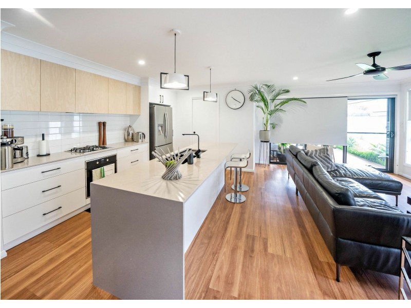 110 Albatross Way, Old Bar NSW 2430