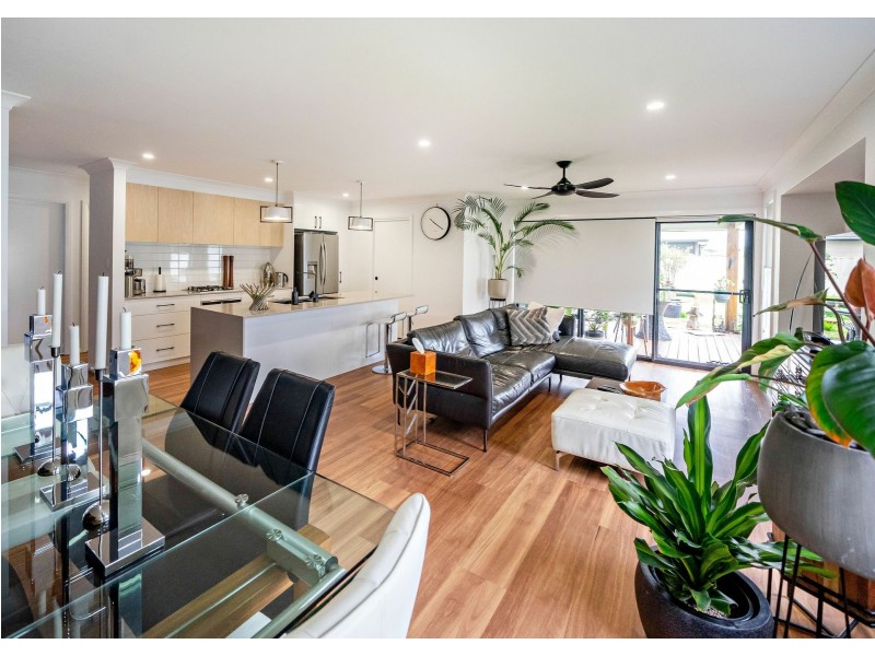 110 Albatross Way, Old Bar NSW 2430