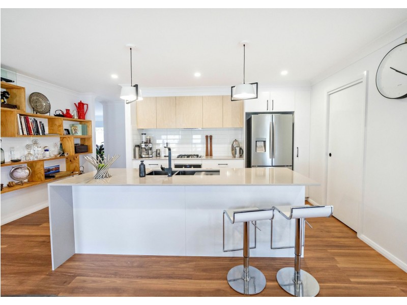 110 Albatross Way, Old Bar NSW 2430