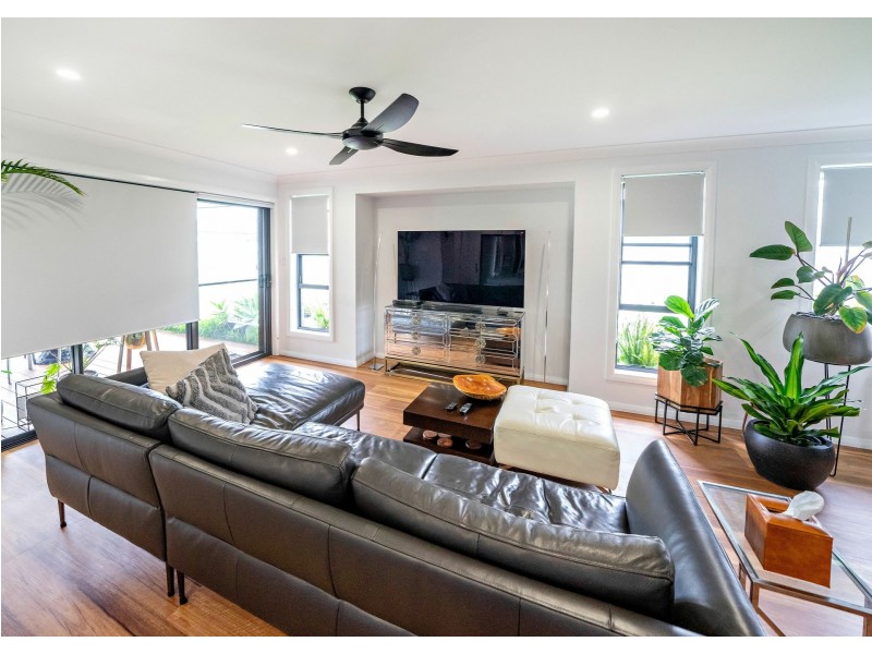 110 Albatross Way, Old Bar NSW 2430