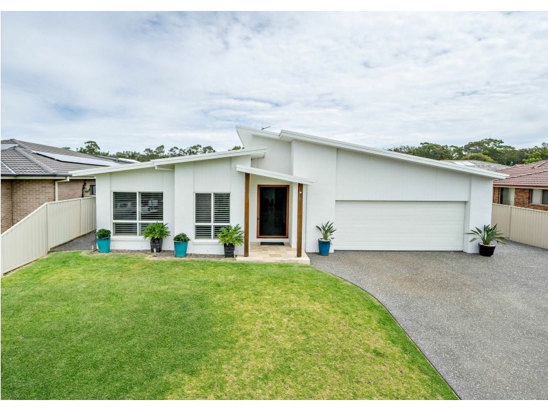 24 Howard St, Wallabi Point NSW 2430