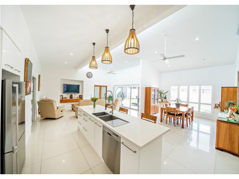 24 Howard St, Wallabi Point NSW 2430