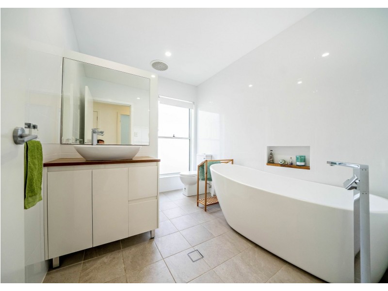 24 Howard St, Wallabi Point NSW 2430