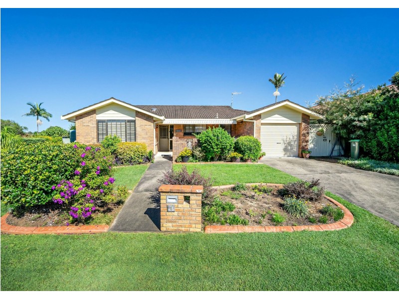 1 Carrabeen Drive, Old Bar NSW 2430