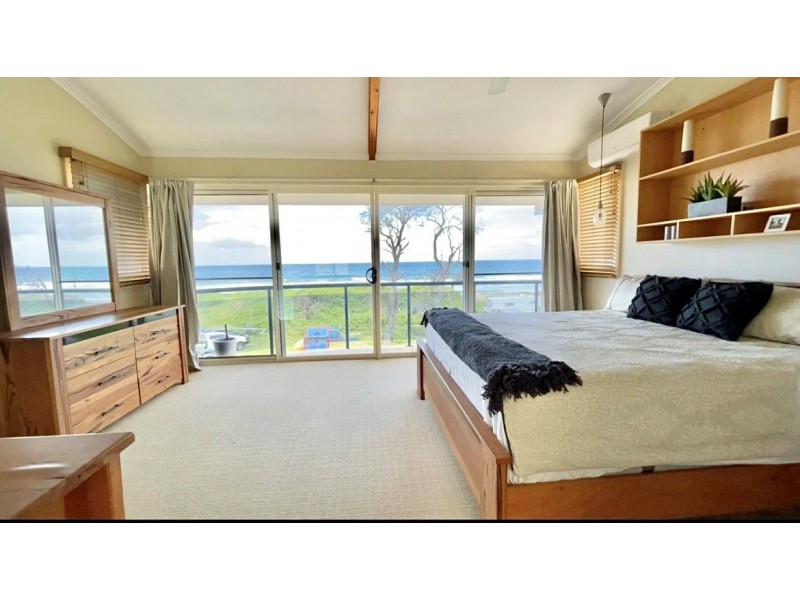 3 & 4/40 Lewis Street, Old Bar NSW 2430