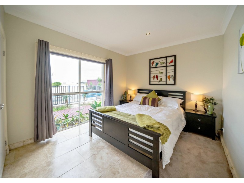 3 & 4/40 Lewis Street, Old Bar NSW 2430