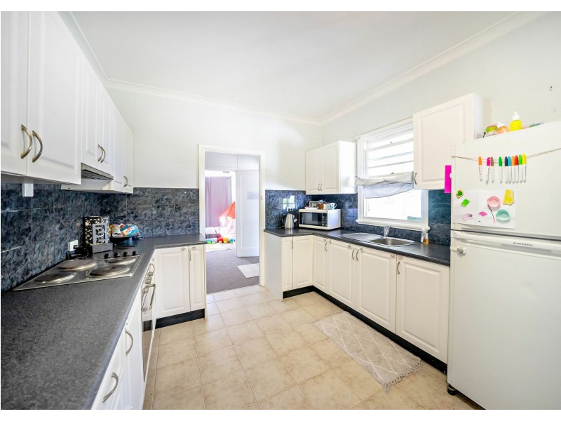 16 Richardson Street, Taree NSW 2430