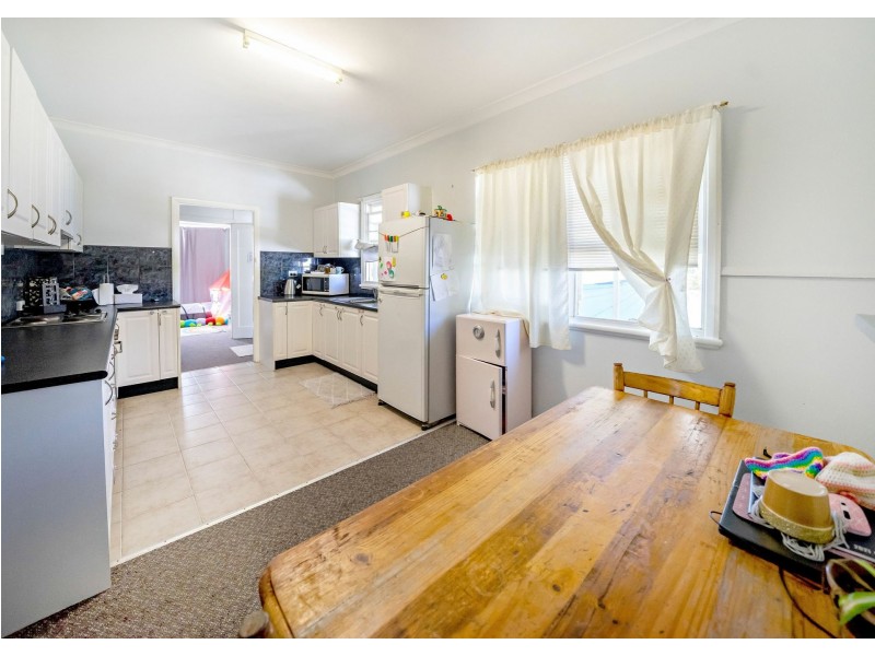 16 Richardson Street, Taree NSW 2430