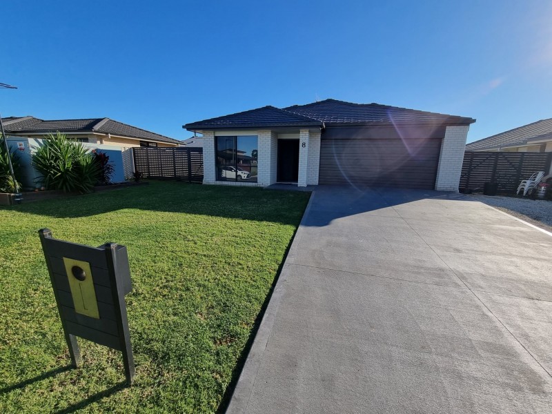 8 Mariner Avenue, Old Bar NSW 2430