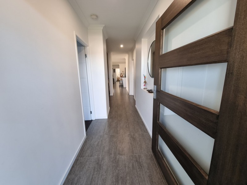 8 Mariner Avenue, Old Bar NSW 2430