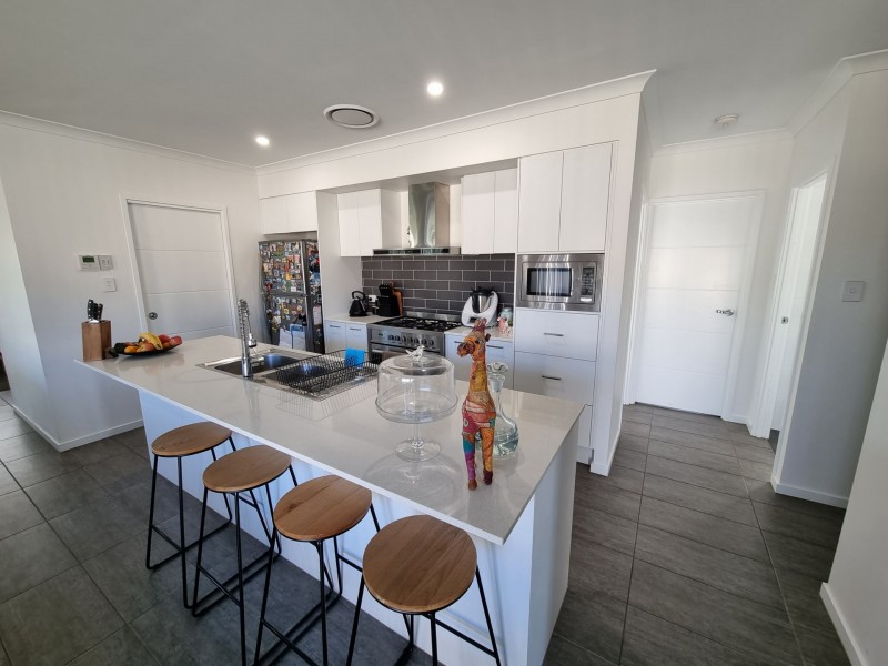 8 Mariner Avenue, Old Bar NSW 2430